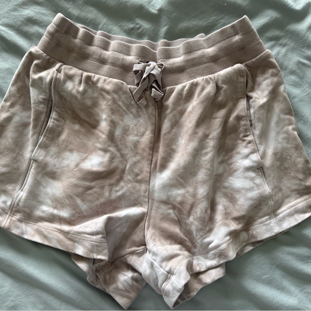 All in Motion Cream and White Athletic Shorts Lightweight Elastic Waist